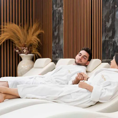 Flores Gardan Art تشيرنوموريتس