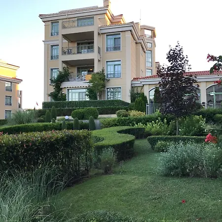 Flores Gardan Art شقة