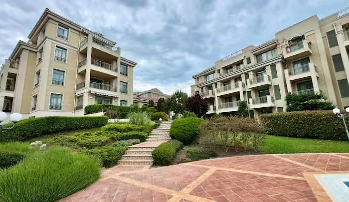 Flores Gardan Art Διαμέρισμα