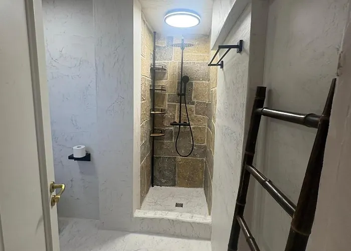 Flores Gardan Art Διαμέρισμα Τσερνομόρετς